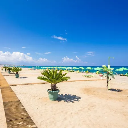 Modern Flat 2 Minutes From The Sea 1 Apartment *